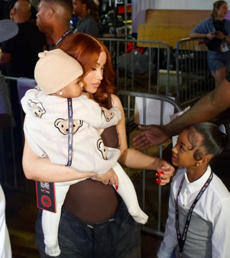 Cardi B anunció el nacimiento de su cuarto hijo