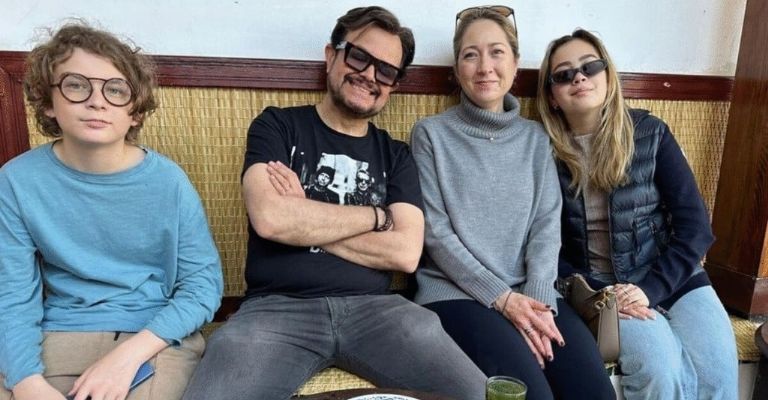 Aleks Syntek con su familia