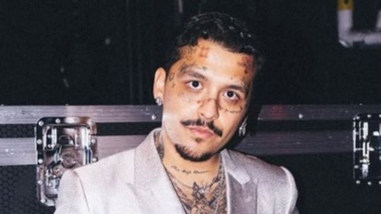 Nodal confronta a Madero teniendo a Ángela Aguilar como foco del motivo