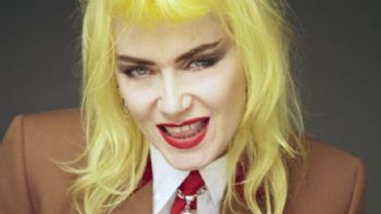 Fallece Pam Hogg, la reina punk de la moda británica que diseñó para Rihanna y Lady Gaga