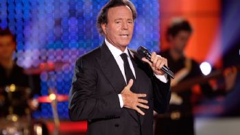 Julio Iglesias niega las acusaciones en su contra tras escándalo de presuntos abusos