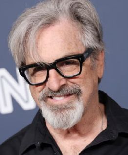 Fallece Robert Carradine, quien fue "padre" de Hilary Duff en 'Lizzie McGuire'